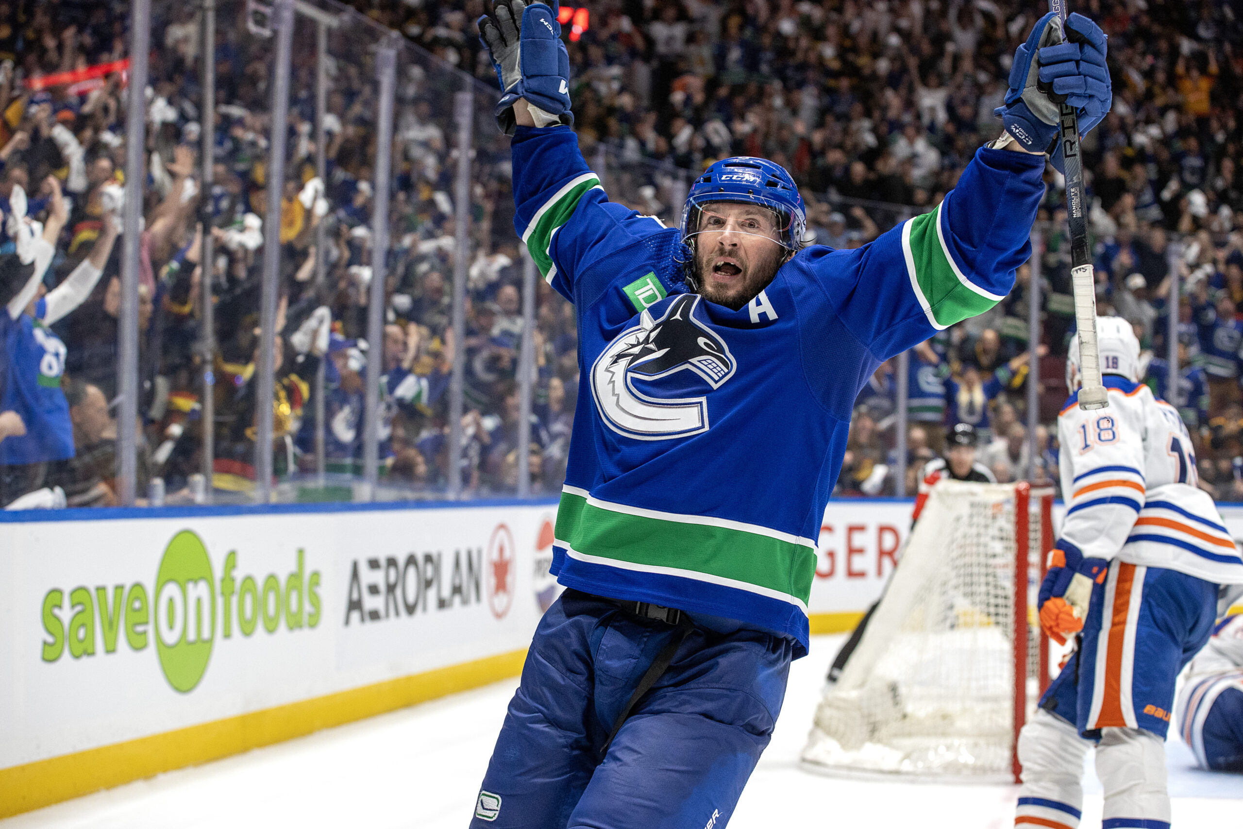 Canucks Win a 3-2 Thriller vs. Oilers in Game 5, Lead Series 3-2 – The Hockey Writers – Vancouver Canucks