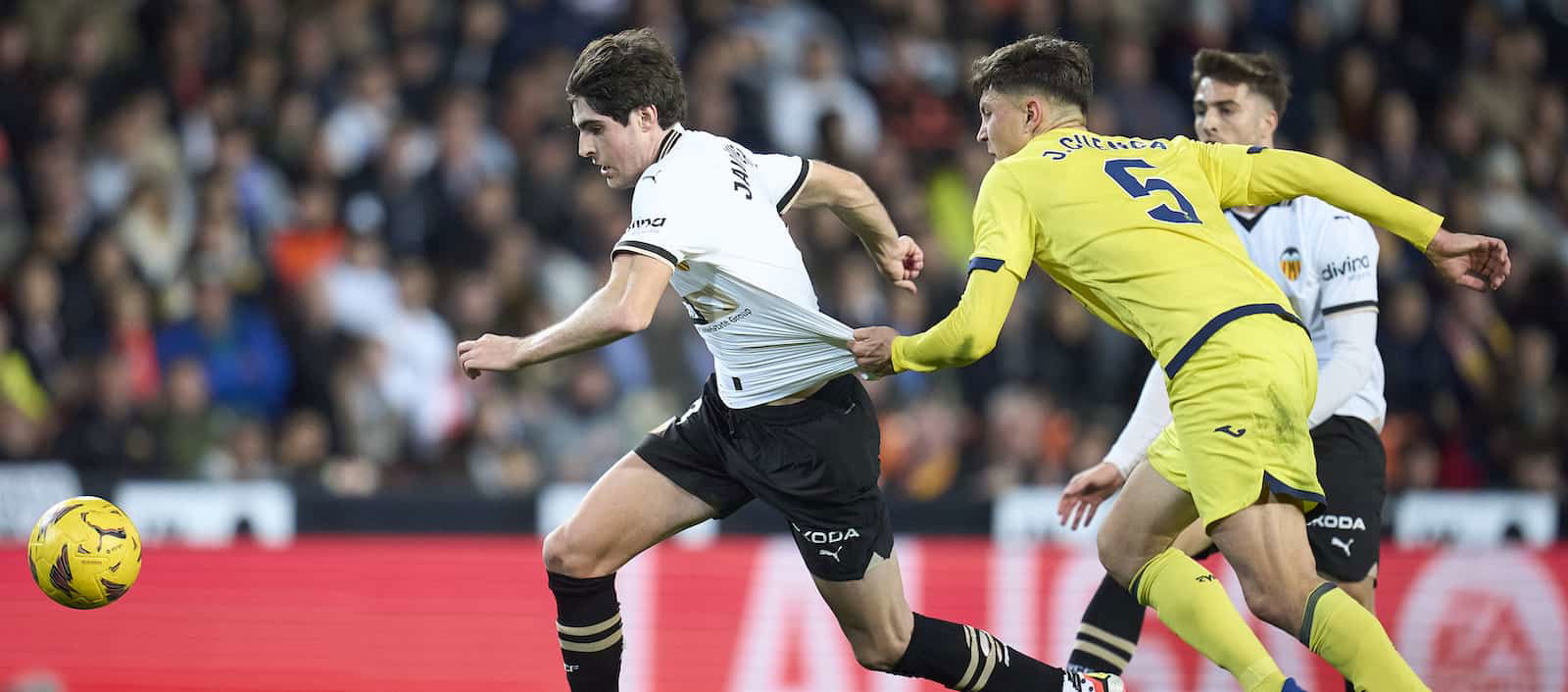 Javi Guerra’s transfer takes new direction as giant re-enters scene – Man United News And Transfer News